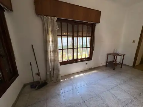 Casa a Metros de Av. Mitre en venta