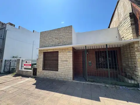 Casa a Metros de Av. Mitre en venta