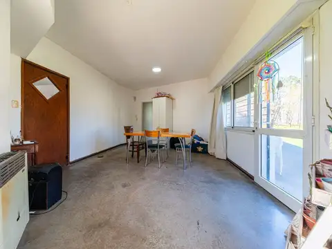 Casa 7 ambientes con 1 baño