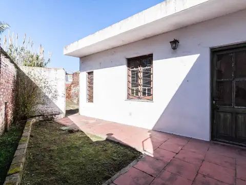 Casa con jardín y patio para reciclar – Escalada