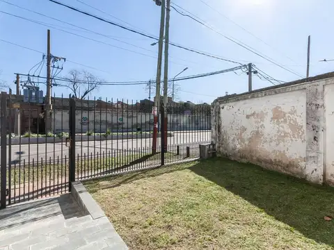 Casa con jardín y patio para reciclar – Escalada