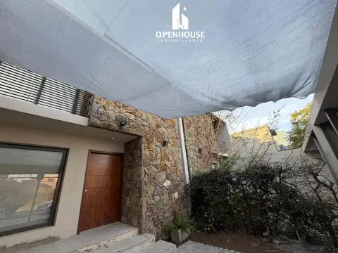 OPENHOUSE alquila hermosa casa en Barrio Altas Mendoza.