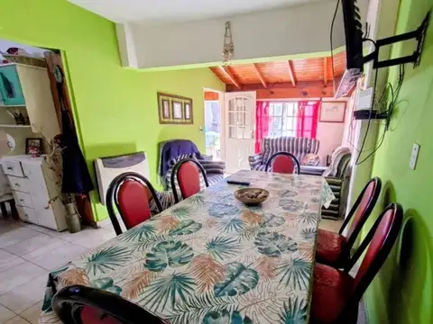 Casa 4 ambientes con 2 baños