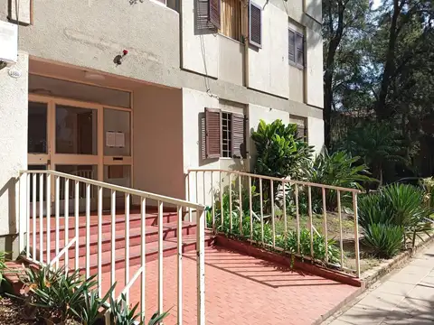 Departamento en Belgrano Chico, Planta Baja Con Parque A Su Alrededor.