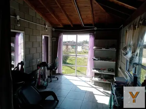 Casa en venta - 2 dormitorios 2 baños - 295mts2 - Coronel Brandsen
