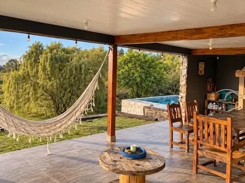 Casa 4 ambientes con 2 baños