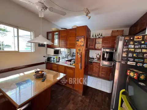 CASA C/ESCRIT EN ROJAS AL 500 - GARAGE P/2 AUTOS GRAN TZA BALCON PATIO Y JDIN ESPECT LIVING SUITE