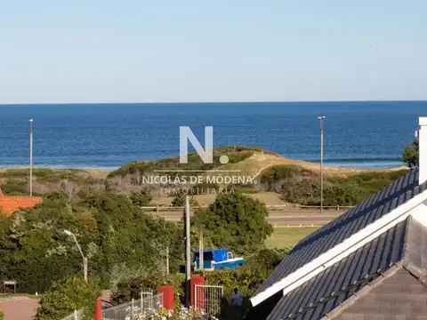 Espectacular chalet a pasoa del mar. San Rafael, 4 dormiotorios + dependencia en venta.