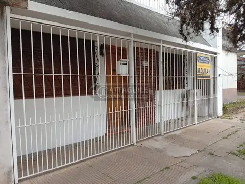 Casa en Alquiler en San Antonio de Padua, $ 750.000