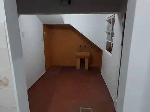 Casa 5 ambientes con 1 baño