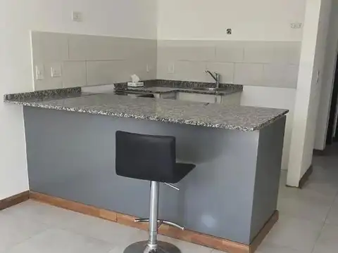 Montes de Oca e/ Mariano Castex y José Champagnat