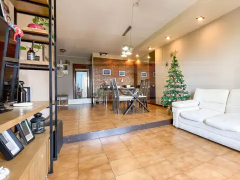 Av. Libertador al 2600 entre Juan Bautista Alberdi y Sturiza