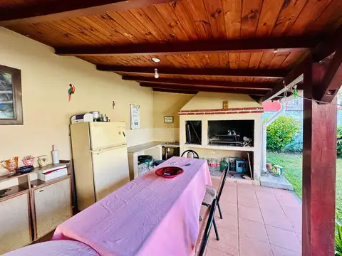 Casa 5 ambientes con 2 baños