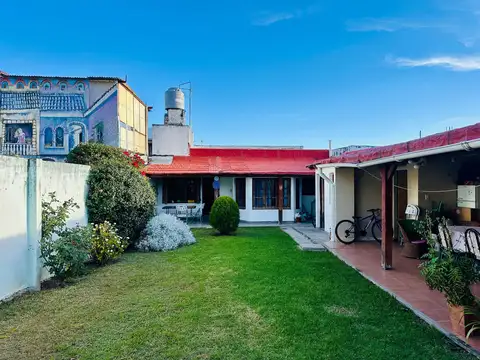 Casa en Venta con 3 cocheras