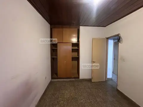 Depto Tipo Casa en Alquiler en Lomas del Mirador, $ 700.000