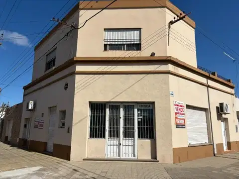 Venta o permuta por Dpto, Casa y local céntricos.