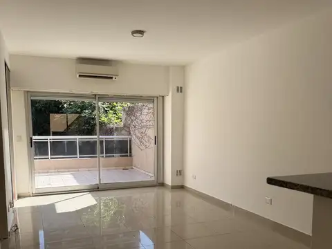 Monoambiente con Balcón Aterrazado y patio