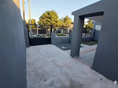 Casa 3 ambientes con 1 baño