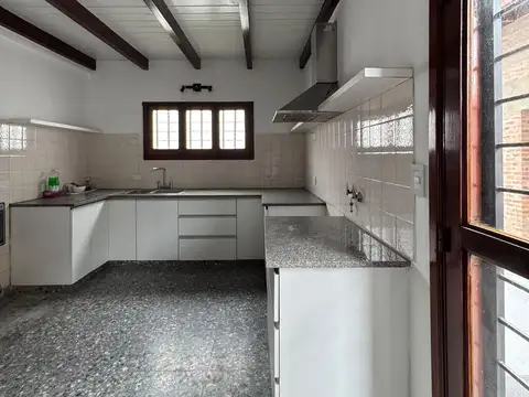 Casa 3 ambientes con 2 baños