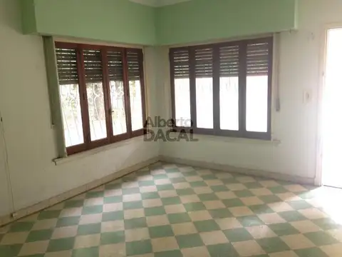 Casa 2 ambientes con 1 baño