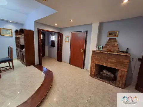 Casa 5 ambientes con 3 baños
