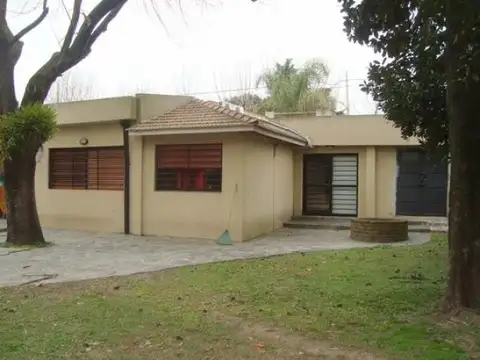 XINTEL(MBA-MBA-19) Casa - Venta - Argentina, Berazategui - Calle 313 1350
