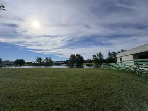 Venta de lote a la laguna de 1.200m2 noroeste en EL CAZAL