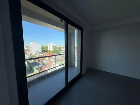 Departamento monoambiente con cochera en alquiler / Floresta.  6B