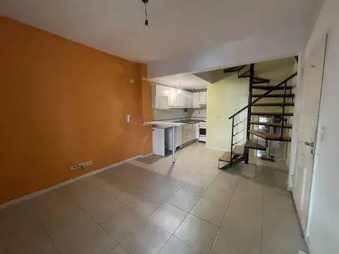 Depto Tipo Casa en Venta de 2 ambientes