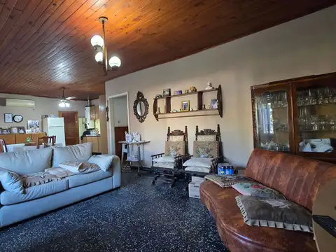 Casa con Dos Locales en Venta - Esquina Entre Rios y Antartida / Chajari