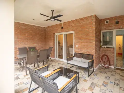 Departamento 4 ambientes con 2 baños