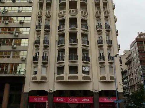 Venta amplio local en Centro con renta 