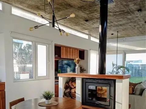 Casa en venta - 2 Dormitorios 2 Baños - 428Mts2 - Altos de San Lorenzo