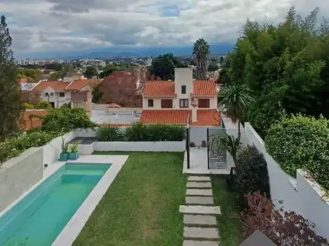 Casa 5 ambientes con 3 baños