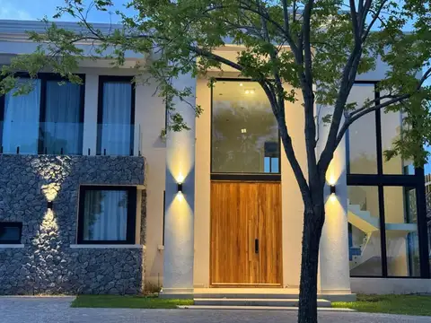 Casa en Alquiler en Puertos - Barrio Marinas, USD 5.000