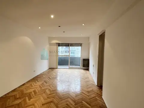 Departamento 4 ambientes al frente con balcón y lavadero, Caballito.