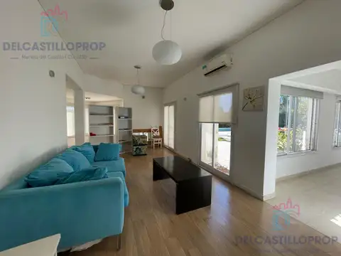 Casa en Alquiler con 2 cocheras