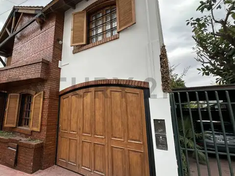 Casa 5 ambientes con 3 baños