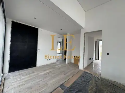 Casa en Venta con 8 cocheras