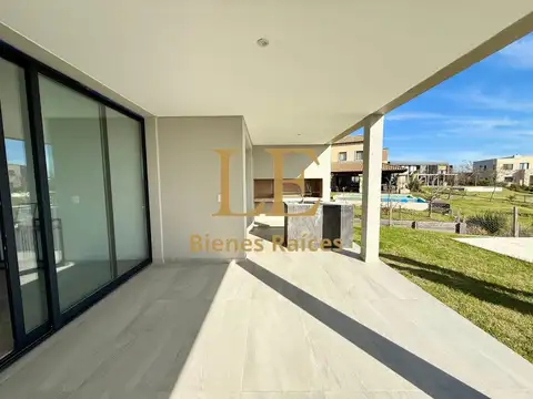 Casa en Venta con 8 cocheras