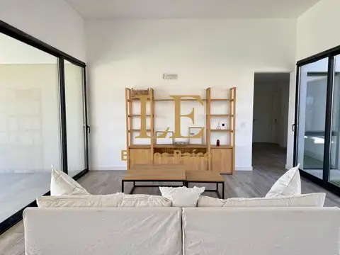 Casa en Venta con 8 cocheras