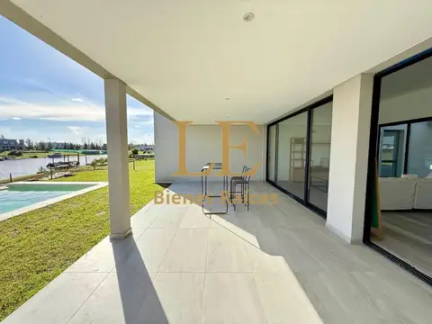 Casa 5 ambientes con 4 baños