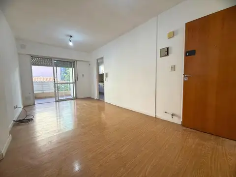 VENTA DEPARTAMENTO DOS DORMITORIOS CON BALCON AL FRENTE, COCHERA, FRENTE A UTN