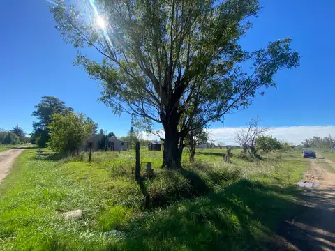 Lote en esquina de 968 m2 en Venta - Villa Ruiz