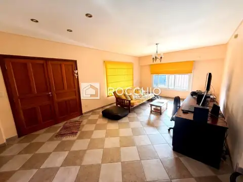 Casa en Venta con 4 cocheras