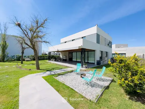 VENTA | PERMUTA - Casa 2 Dormitorios, galería, parrillero - Barrio Cerrado Puerto Roldán, Roldán.