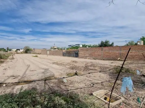 VENTA GRAN TERRENO 2347 M2 POCITO CENTRO