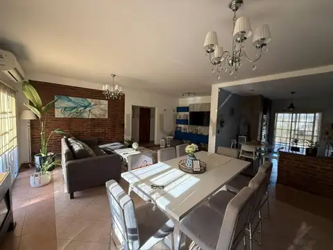 Casa 5 ambientes con 1 baño