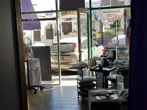 Hermoso Local + Fondo De Comercio - Excelente Ubicación - Funcionando Salón De Belleza