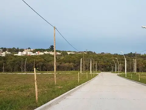 LOTES CON ENTREGA Y CUOTAS EN PESOS EN BARRIO PARACAO